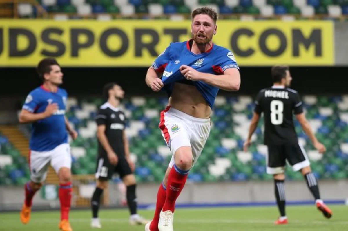 Şimali irlandiyalı futbolçu: Azarkeşlər Qarabağla oyunu unutmayacaq