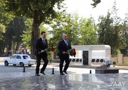 Saleh Məmmədov İsmayıllı və Ağsu rayonlarından olan vətəndaşları qəbul edib