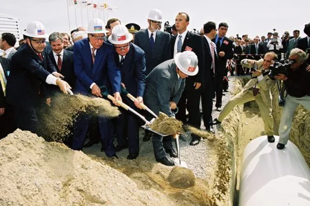 Xoşbəxt Yusifzadə: “Əsrin müqaviləsi” dünyaya Azərbaycanın müstəqil dövlət və etibarlı tərəfdaş olduğunu göstərdi”