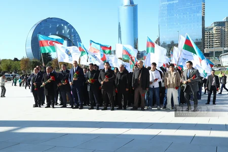 Azərbaycan xalqı Zəfər parkını ziyarət edir - FOTOREPORTAJ