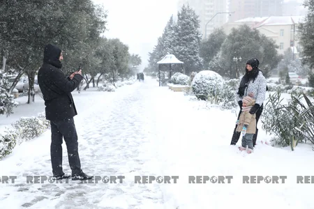 Qar ən çox uşaqları sevindirir... - VİDEO