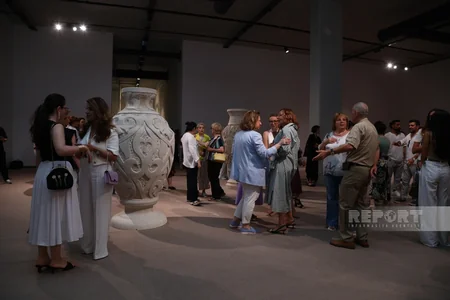 YARAT rəssam Aydan Salahovanın “Sükutun səsləri” adlı fərdi sərgisini təqdim edir