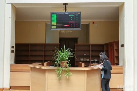 Axundzadə adına kitabxanada ən qədim kitabın 444 yaşı var - REPORTAJ