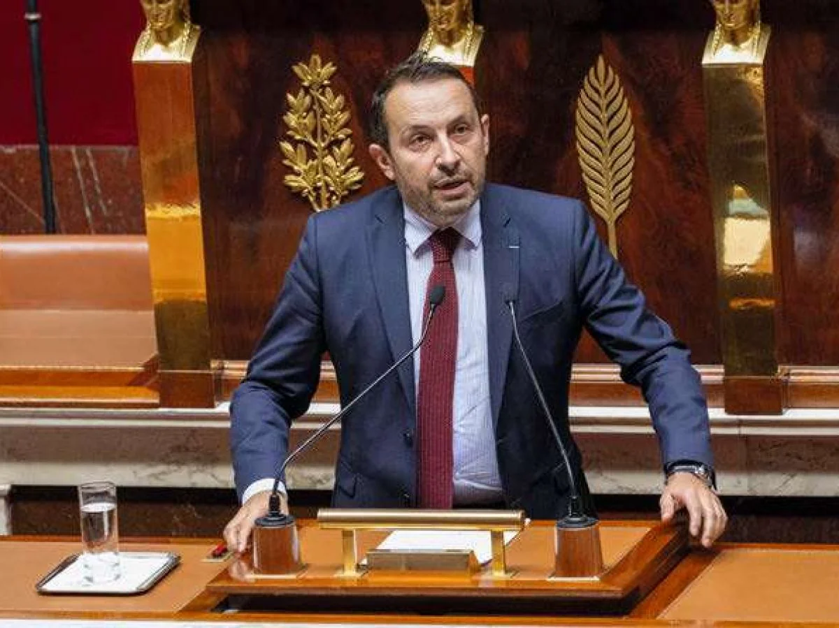 Fransa müxalifəti hökumətə etimadsızlıq səsverməsinə hazırdır