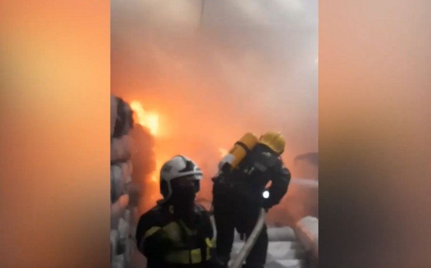 “Binə” Ticarət Mərkəzinin parça anbarında yanğın olub