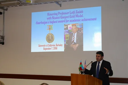 Kaliforniyanın Berkli Universitetində azərbaycanlı professor Lütfi Zadəyə Azərbaycan medalı təqdim olunub