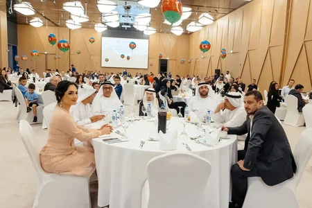 Cıdır düzündə dalğalandırılmış Azərbaycan bayrağı Dubayın mərkəzində