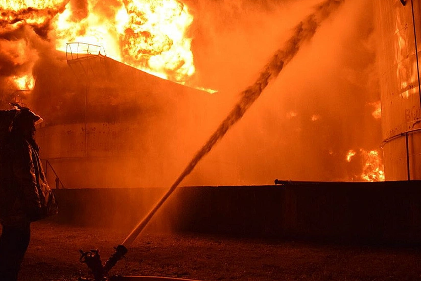 Norveçdə neft emalı zavodunda yanğın baş verib