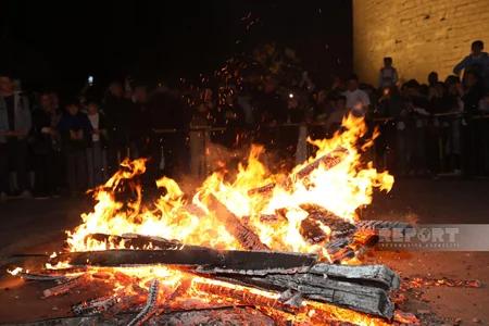 İçərişəhərdə təntənəli bayram tonqalı qalanıb