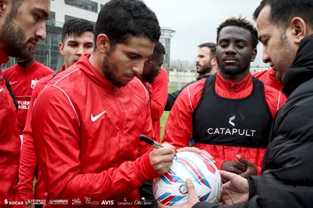 Şəhid övladı “Neftçi”nin qonağı olub