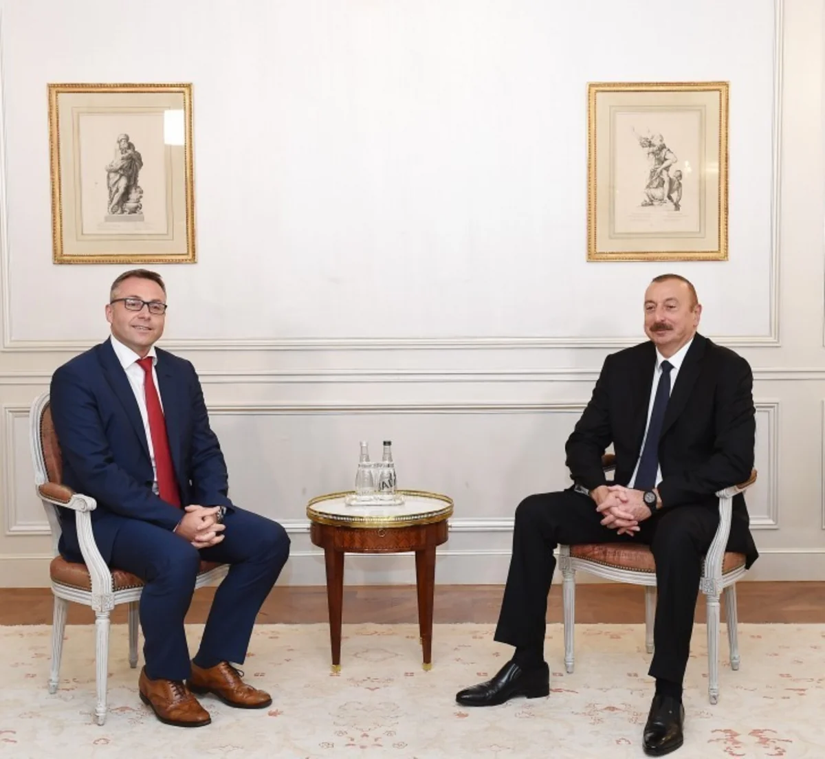 Azərbaycan Prezidenti Parisdə “Iveco France” şirkətinin prezidenti ilə görüşüb