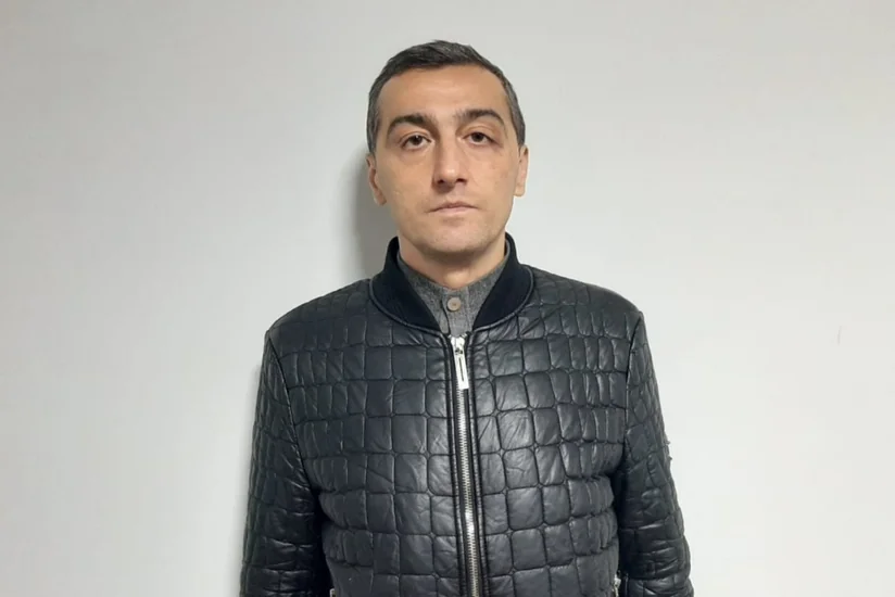 Bakıda qadının qızıl boyunbağısını ələ keçirən keçmiş məhkum saxlanılıb