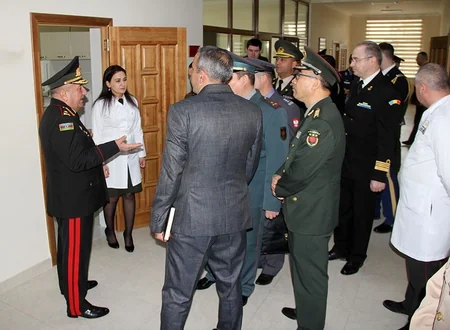 Nazirlik xarici attaşeləri Hərbi Liseyə apardı