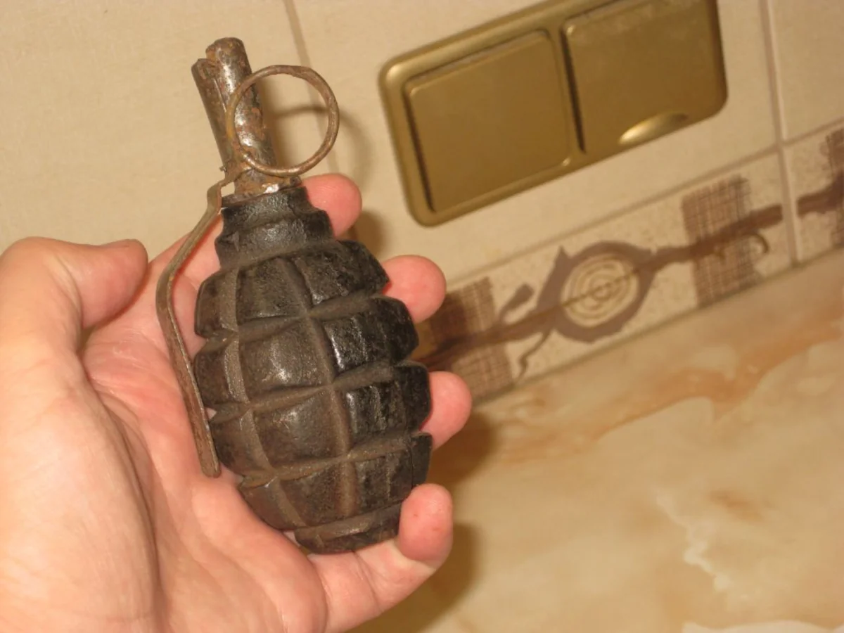 Bakıda qəbiristanlıqdan qumbara tapıldı