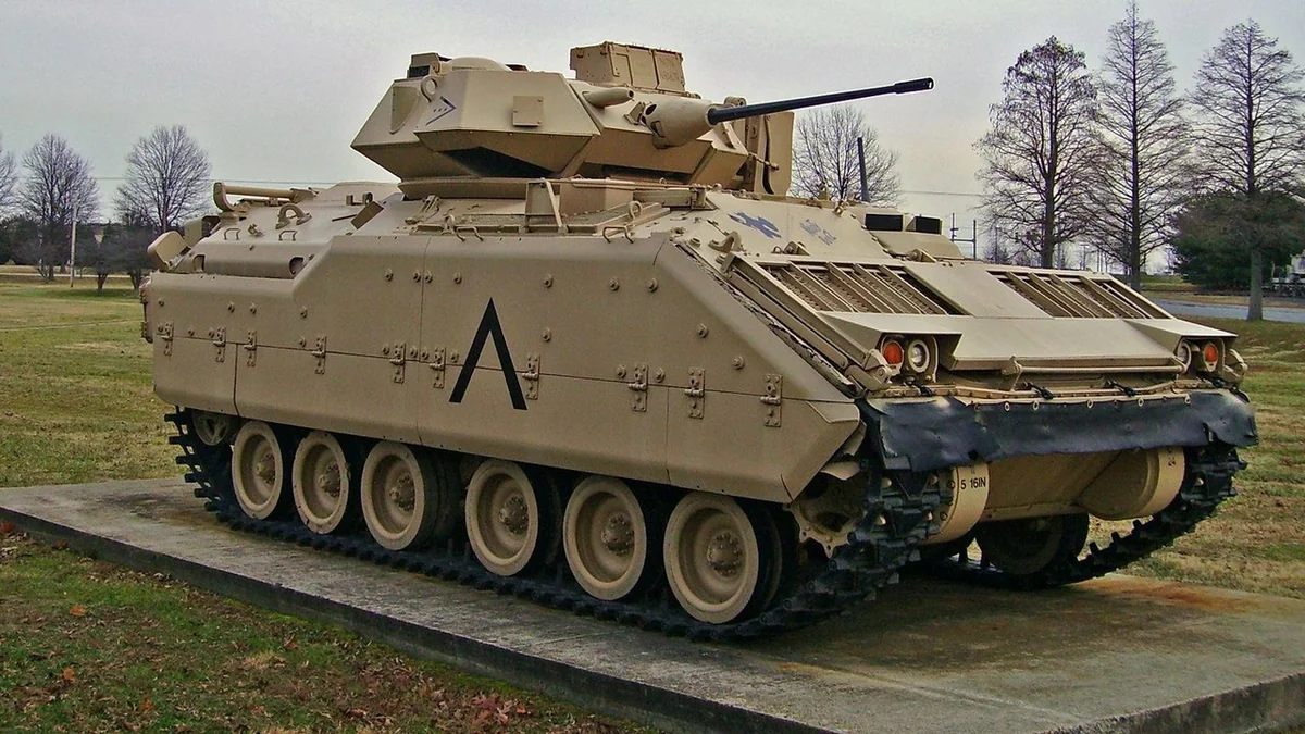 США передадут Украине 50 БМП Bradley