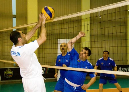 Bakı 2015ə dəstək məqsədilə jurnalistlər arasında voleybol matçı keçirilib