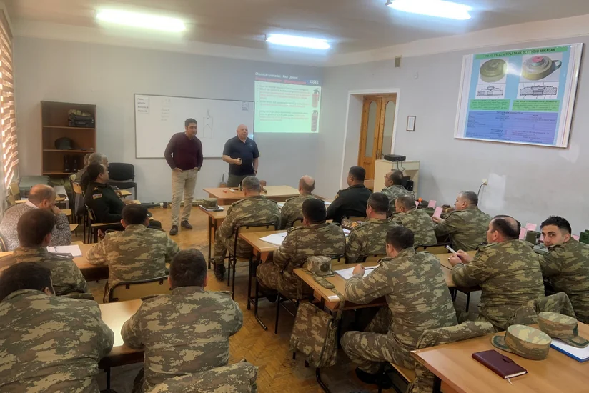 Британские специалисты проводят тренинг для офицеров ВС Азербайджана