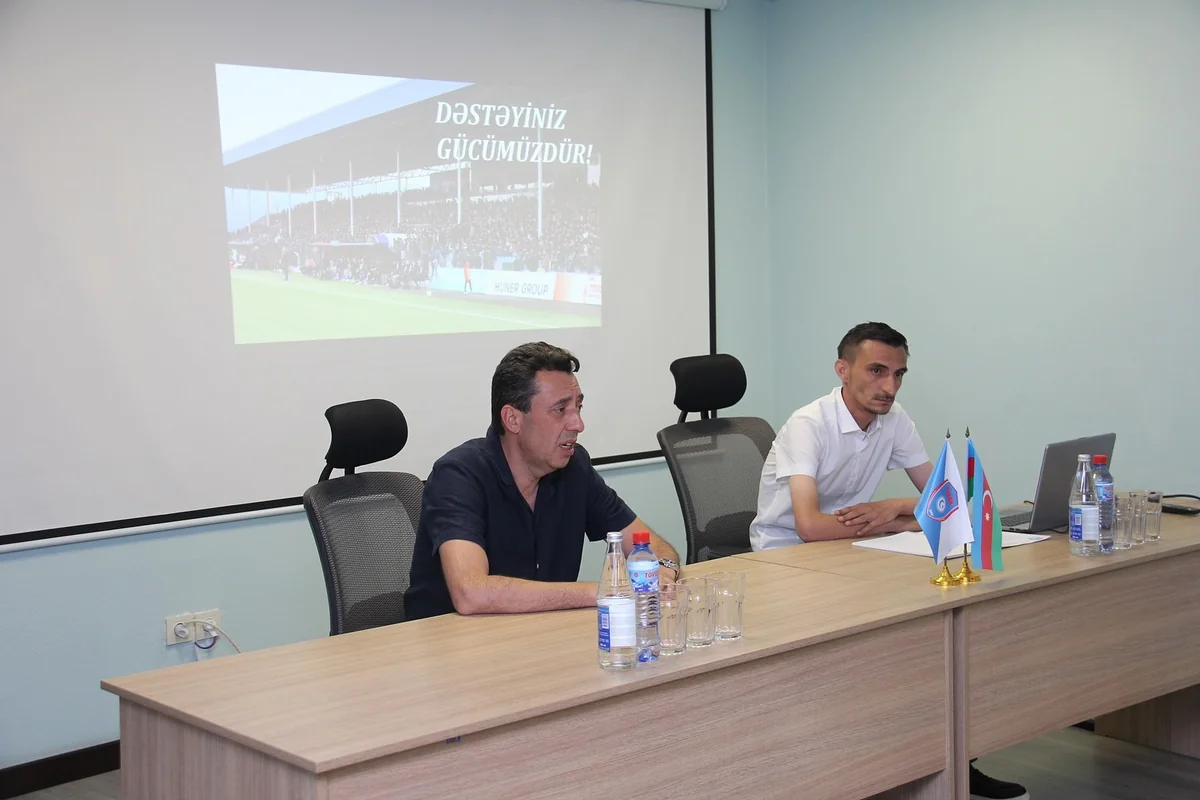 “Turan Tovuz”  klubunun İdarə Heyətinin sədri azarkeşlərlə görüşüb