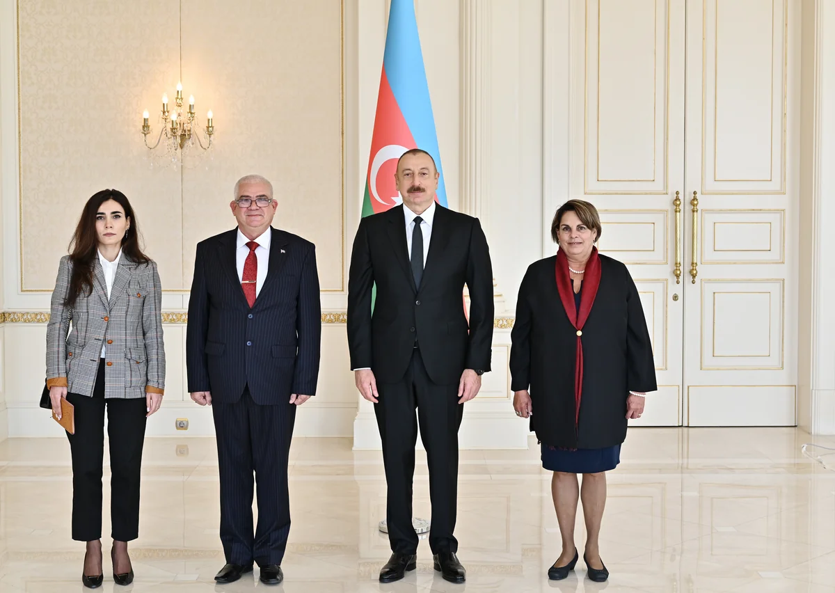 İlham Əliyev üç ölkənin yeni səfirinin etimadnaməsini qəbul edib