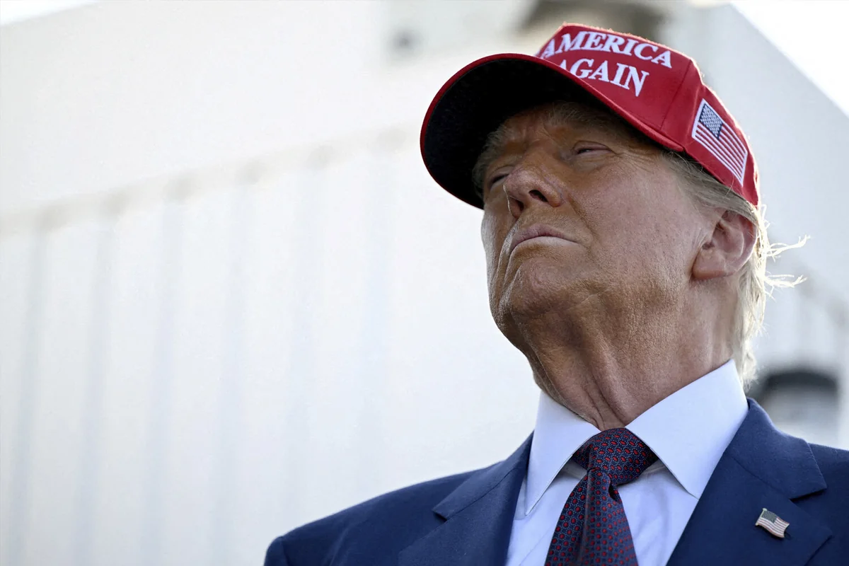 Трамп предложил сбивать неопознанные беспилотники в небе над США