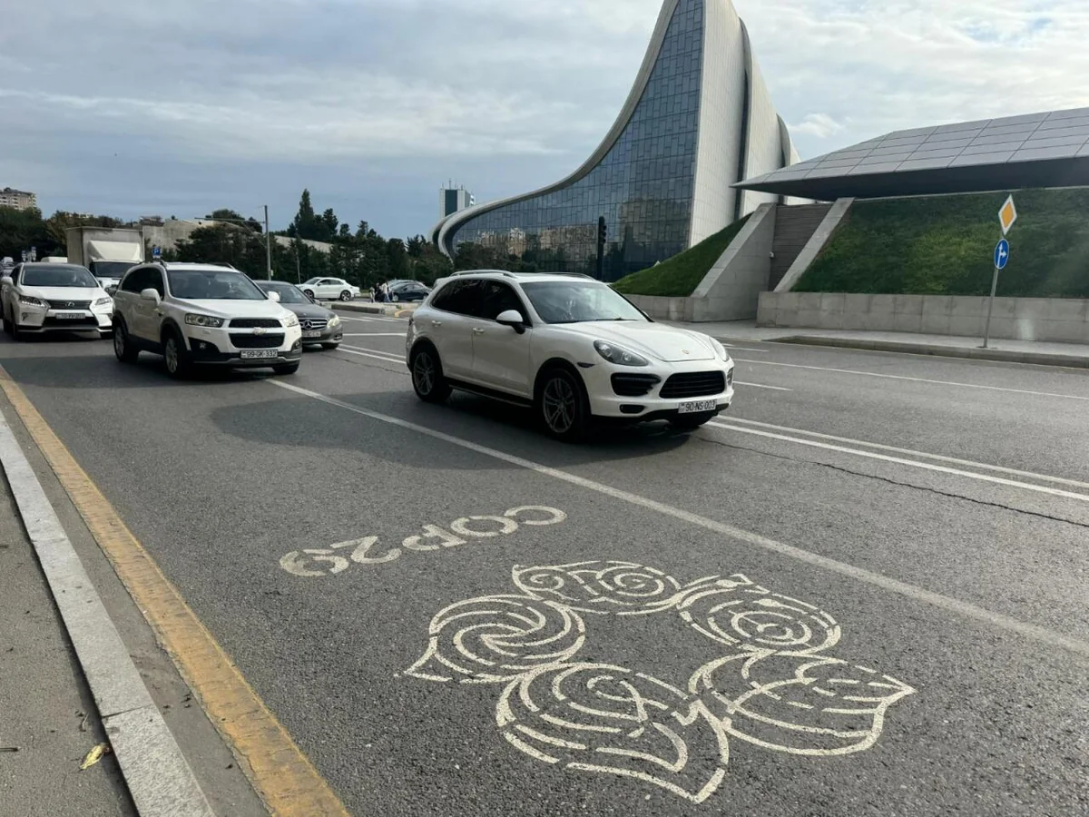 COP29 zolaqlarında yol nişanlarının sökülməsinə başlanılıb