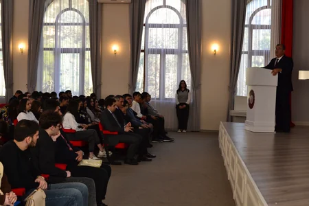Prezident seçkilərində ilk dəfə səs verəcək tələbələrlə maarifləndirici seminarlar keçirilir