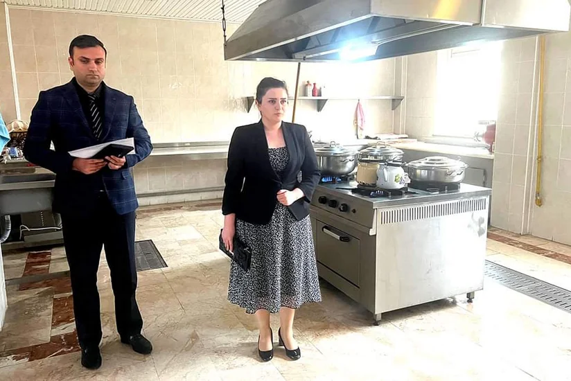 Naxçıvanın Ombudsmanı internat məktəbindəki uşaqlara baş çəkib