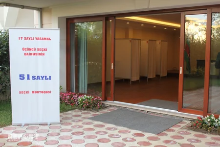 İstanbulda yaşayan azərbaycanlılar səsvermədə aktivlik nümayiş etdirirlər