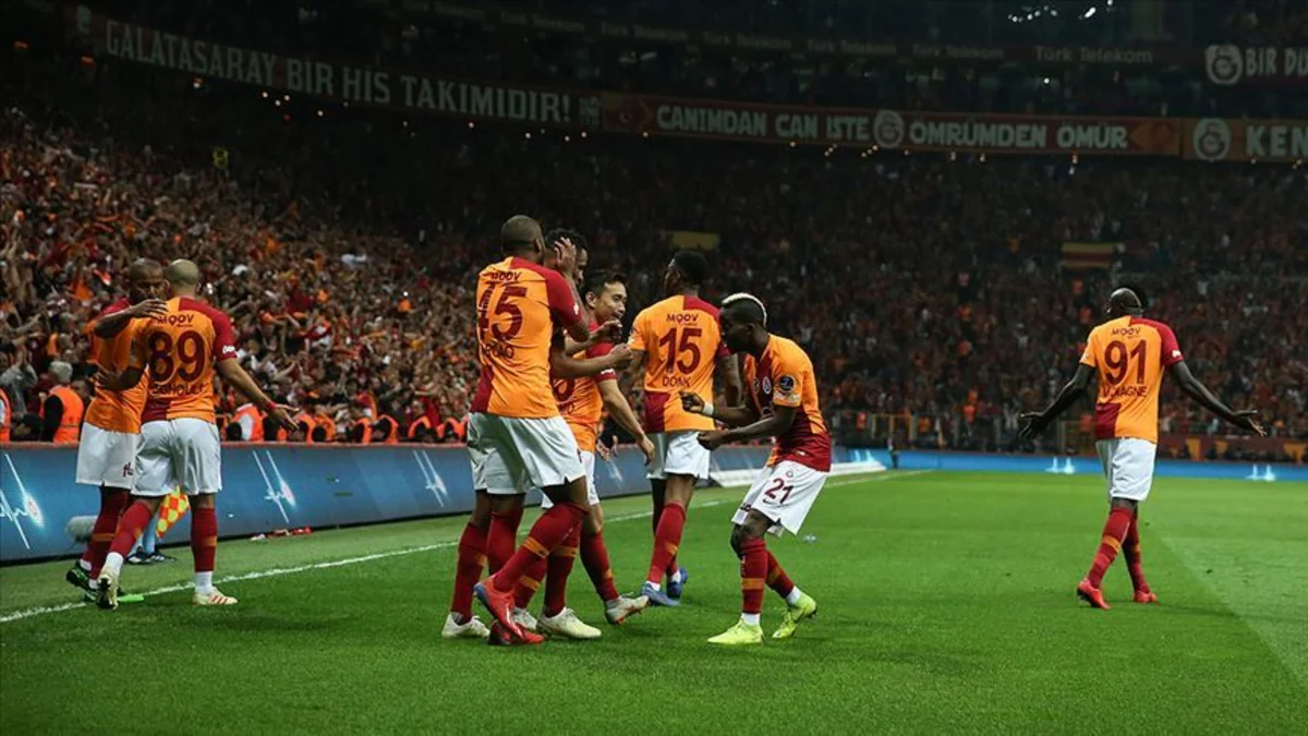 Qalatasaray Türkiyə Super Liqasında liderliyə yüksəlib