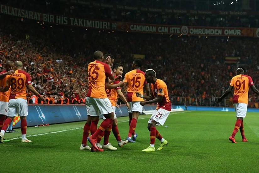 Qalatasaray Türkiyə Super Liqasında liderliyə yüksəlib