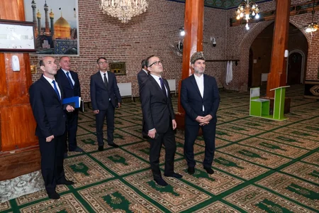 Dini Komitənin sədri Lənkərandakı “Şeyx Zahid” ziyarətgahı və Böyük bazar “Cümə” məscidində olub