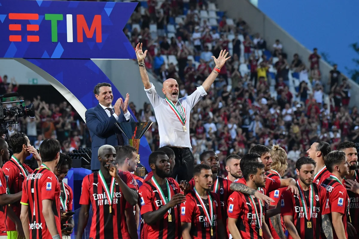 Milanın baş məşqçisinin qızıl medalı qaytarılıb