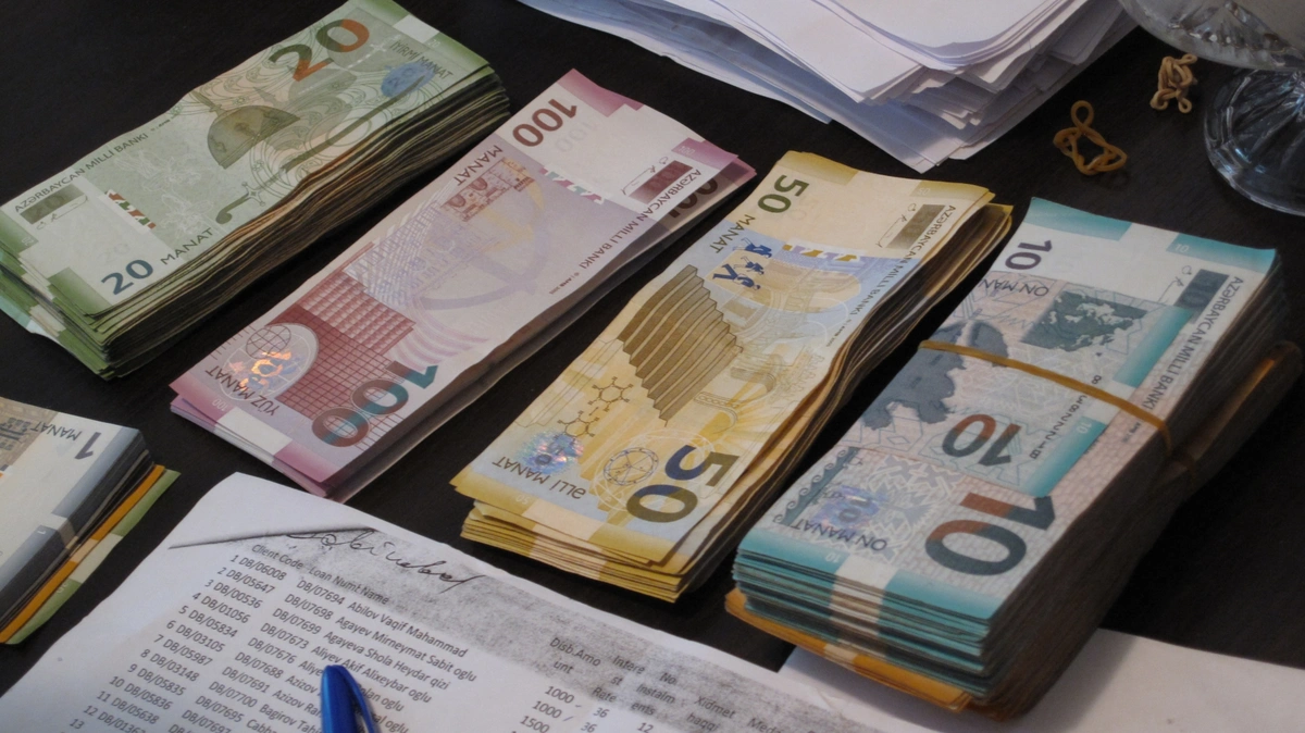 Nominal and real effective exchange rates of Azerbaijani manat down