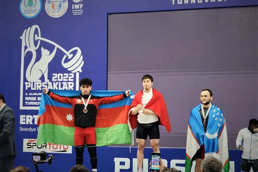 Azərbaycan ağırlıqqaldıranı Türkiyədəki yarışda gümüş medal qazanıb