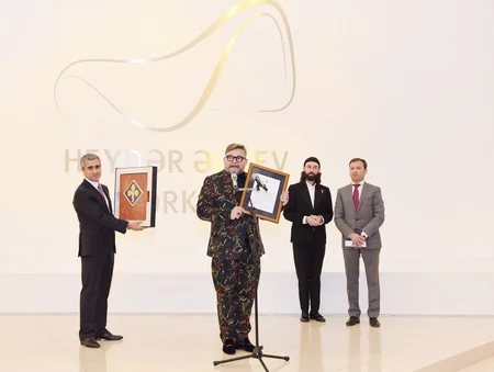 Mehriban Əliyeva “Modernizm və moda” sərgisinin açılışında iştirak edib