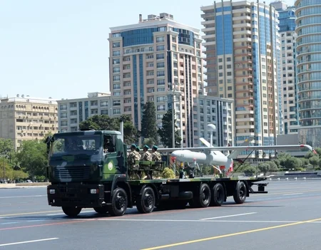 Azadlıq meydanında hərbi parad keçirilib - YENİLƏNİB-2