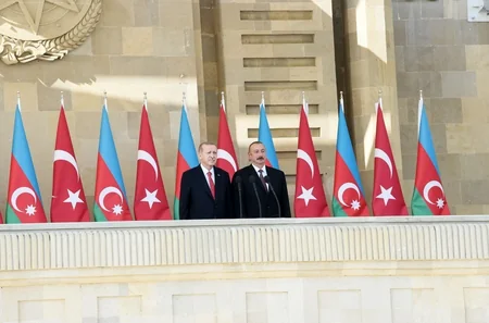 Bakının işğaldan azad edilməsinin 100 illiyinə həsr olunan parad başa çatıb - YENİLƏNİB-4