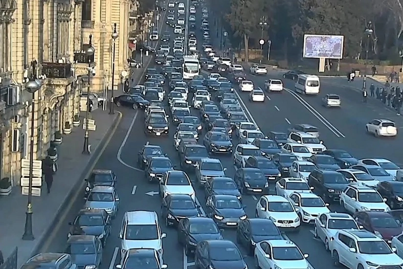 Bakıda tıxac yaranan yolların adları açıqlanıb