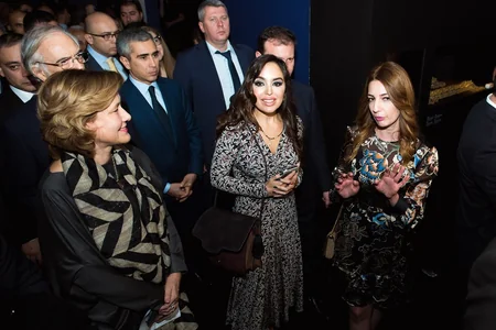 Moskvada Heydər Əliyev Fondunun daha bir layihəsi  Yeddi gözəl sərgisi açılıb - FOTO