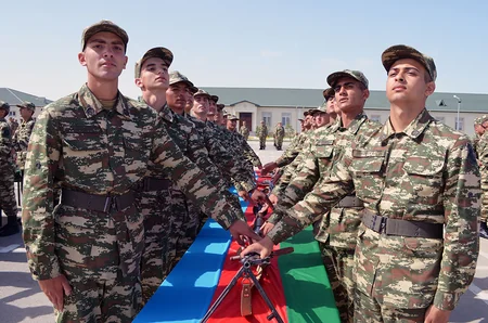 Müdafiə Nazirliyinin hərbi hissələrində andiçmə mərasimi keçirilib
