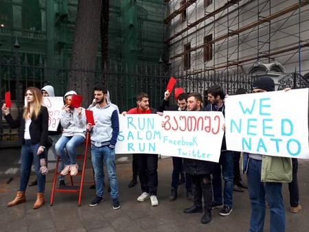 В Тбилиси прошла акция с требованием импичмента Саломе Зурабишвили  - ФОТОРЕПОРТАЖ