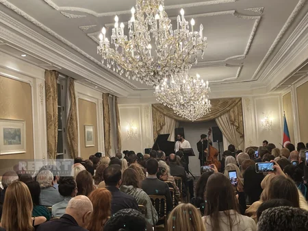 Zəfər Günü Parisdə qeyd edilib