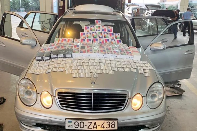 Gömrükçülər qanunsuz mobil telefon və dərman preparatları gətirilməsinin qarşısını alıb