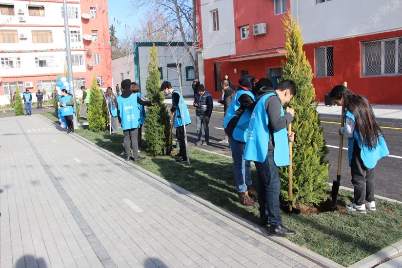 Yevlaxda 600 nəfərin yaşadığı həyət abadlaşdırılıb