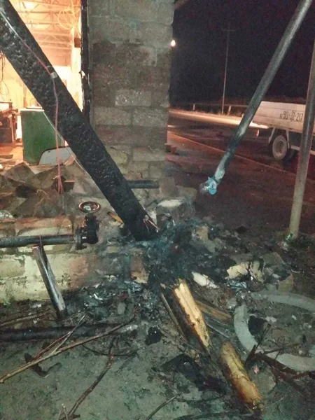 Bakıda qaz xəttinə çırpılan avtomobil yanıb
