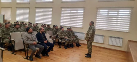 Azad edilmiş ərazilərdə hərbçilərlə görüşlər keçirilib
