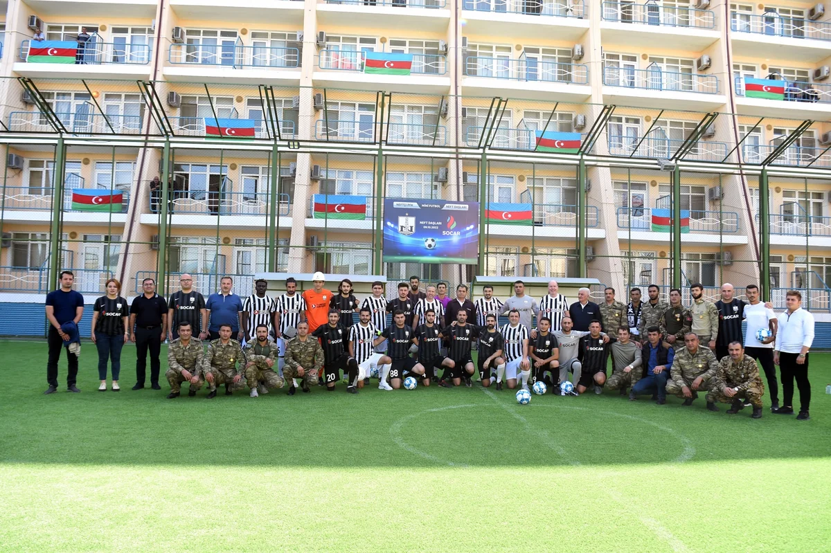 “Neft Daşları”nda “Neftçi” Futbol Klubu ilə neftçilər arasında yoldaşlıq görüşü keçirilib