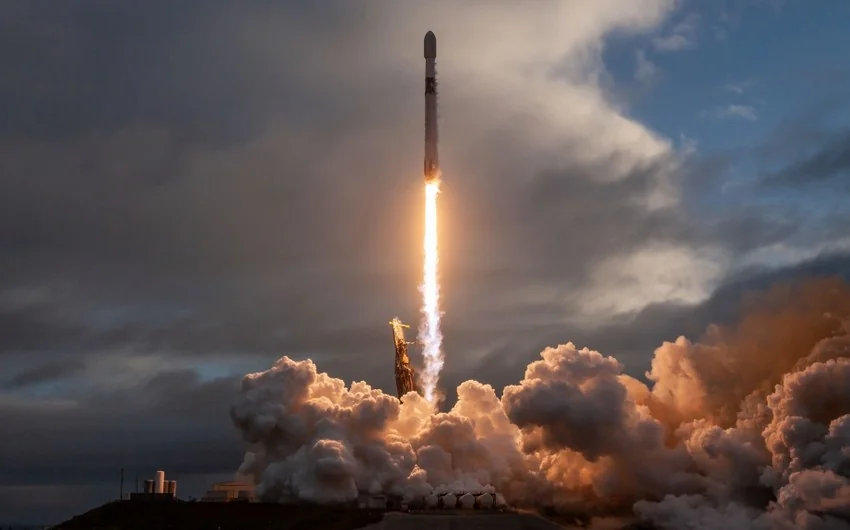 SpaceX rocket launched into orbit with new batch of Starlink Internet ...