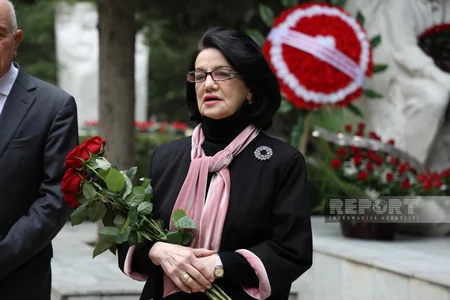 Görkəmli bəstəkar Fikrət Əmirovun məzarı ziyarət olunub