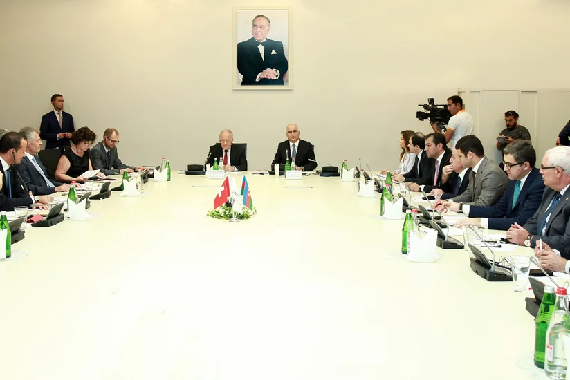 В Баку проходит азербайджано-швейцарский бизнес-форум
